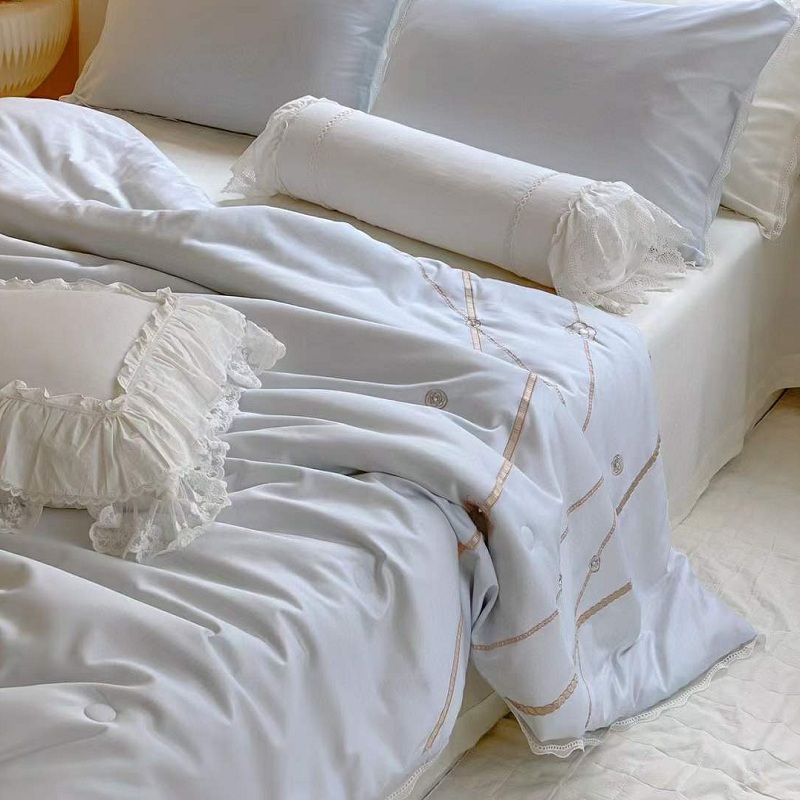 Embroidery Pure Color Soybean Winter Quilt Manufacturers, Embroidery Pure Color Soybean Winter Quilt Factory, Supply Embroidery Pure Color Soybean Winter Quilt